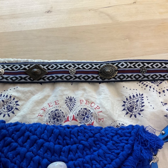 freepeople HALF MOON CROCHET CROSSBODY BAG NWOT - Picture 2 of 7